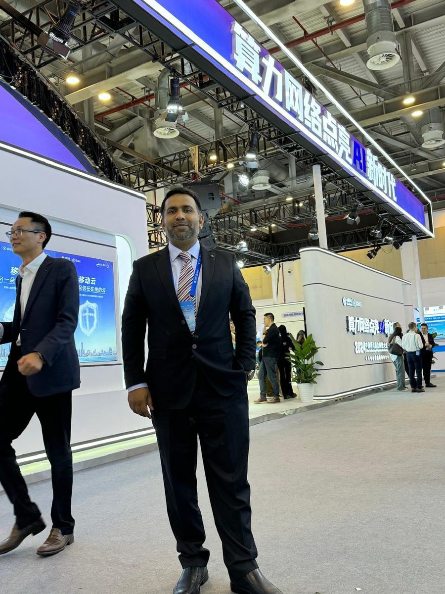 Sher Nabi Khan at a China Mobile computing-network and AI exhibition